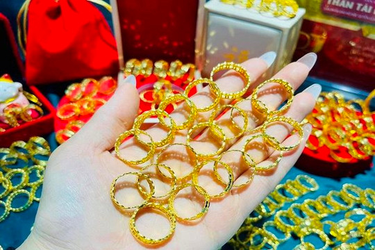 Giá vàng ngày 27/12 tiếp tục tăng mạnh- Ảnh 1.