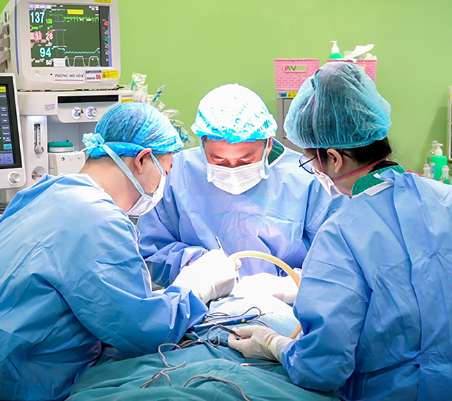 U nang bạch huyết vùng cổ đe doạ tính mạng bé gái chỉ sau 1 đêm- Ảnh 1.