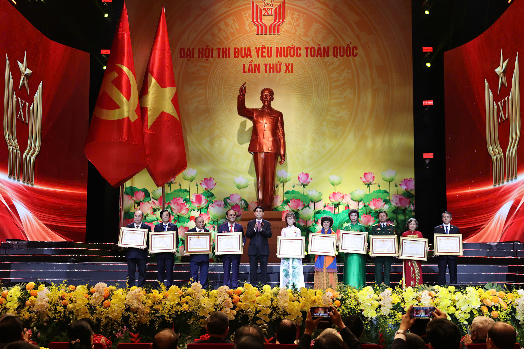 Bệnh viện Chợ Rẫy lần thứ 2 được trao tặng Danh hiệu Anh hùng Lao động - Ảnh 2.