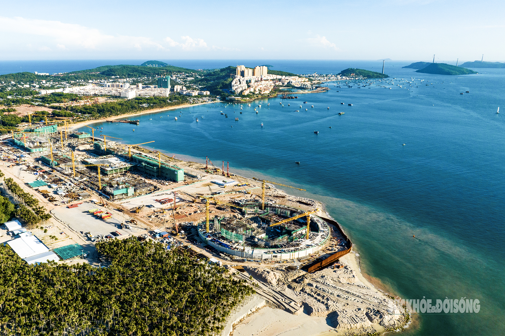 Cận cảnh công trường cụm công trình phục vụ APEC 2027 ở Phú Quốc- Ảnh 1.