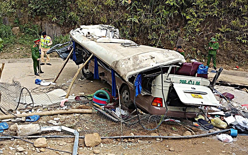 Hà Nội: Ô tô tông hàng loạt xe máy ngay ngày đầu năm mới, 1 người bị thương- Ảnh 1.