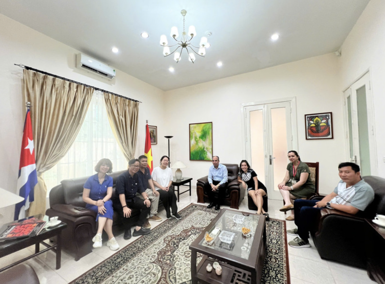 Tối nay, phim tài liệu về tình anh em Việt Nam - Cuba chính thức lên sóng- Ảnh 2. Tối nay, phim tài liệu về tình anh em Việt Nam - Cuba chính thức lên sóng- Ảnh 2.