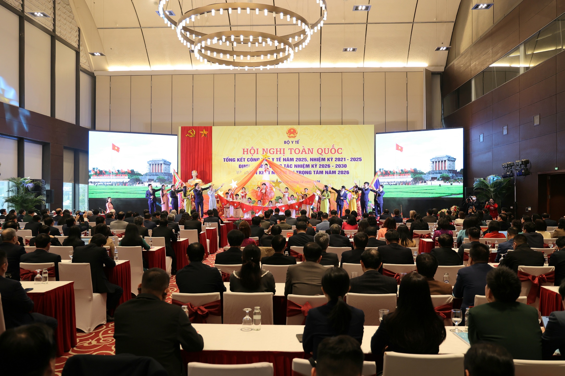 8 nhiệm vụ trọng tâm của phong trào thi đua yêu nước ngành Y tế năm 2026- Ảnh 2.