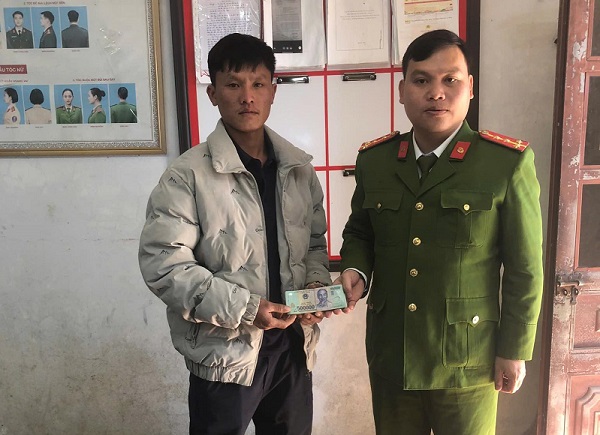 Lao động nghèo để quên 30 triệu đồng trong quán cơm và cái kết ấm lòng ở Tả Xùa- Ảnh 1. Lao động nghèo để quên 30 triệu đồng trong quán cơm và cái kết ấm lòng ở Tả Xùa- Ảnh 1.