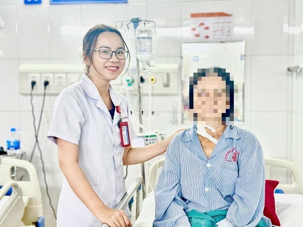 Uống mật cá trắm chữa đau đầu, một phụ nữ 66 tuổi suýt mất mạng- Ảnh 1. Uống mật cá trắm chữa đau đầu, một phụ nữ 66 tuổi suýt mất mạng- Ảnh 1.