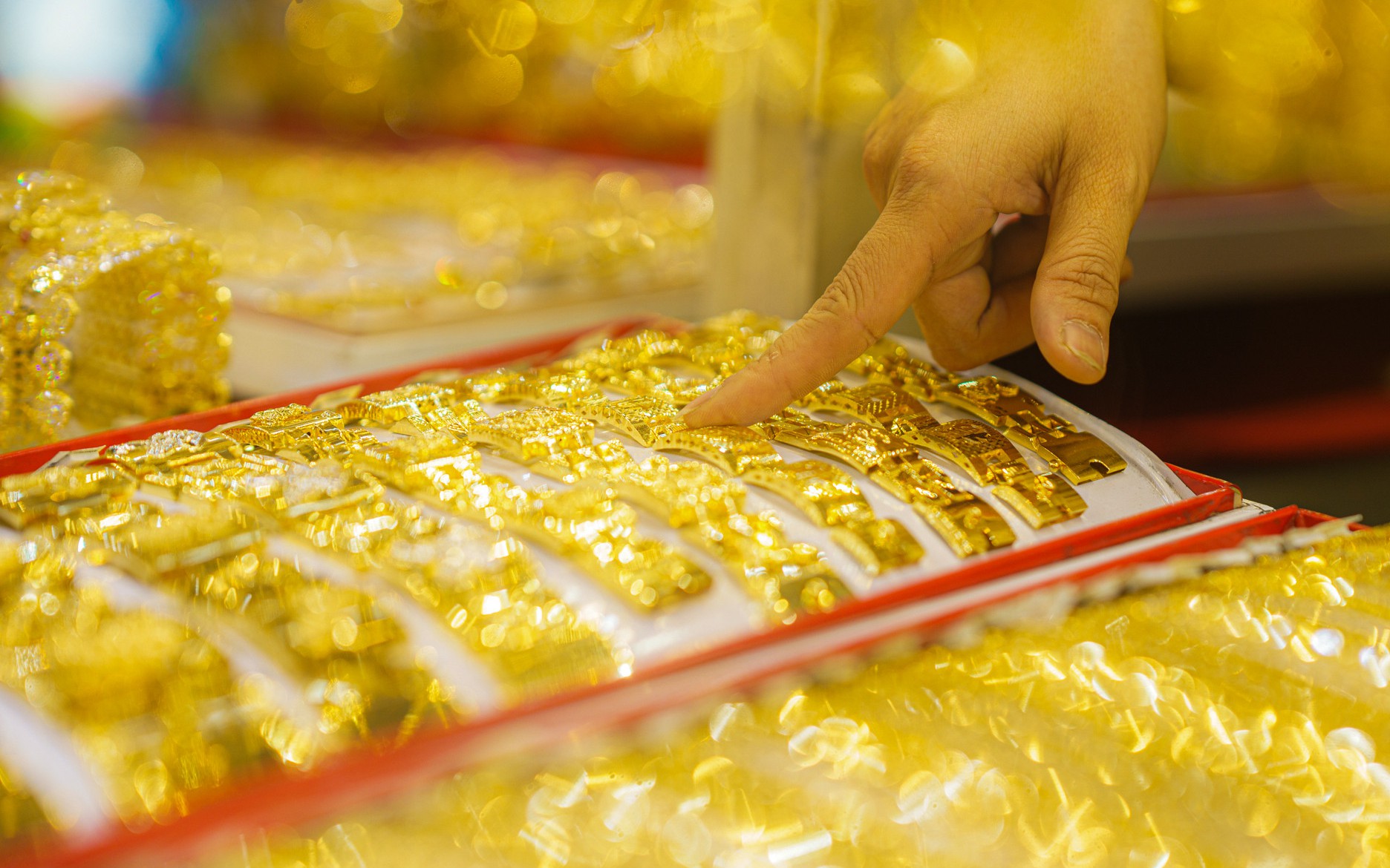 Giá vàng hôm nay ngày 3/12 tiếp tục giảm mạnh