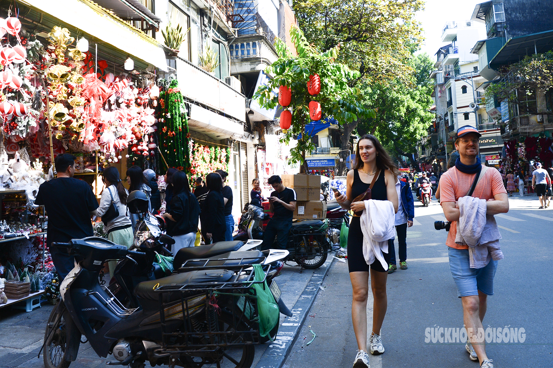 Phố Hàng Mã gọn gàng, thông thoáng dịp Noel- Ảnh 10.