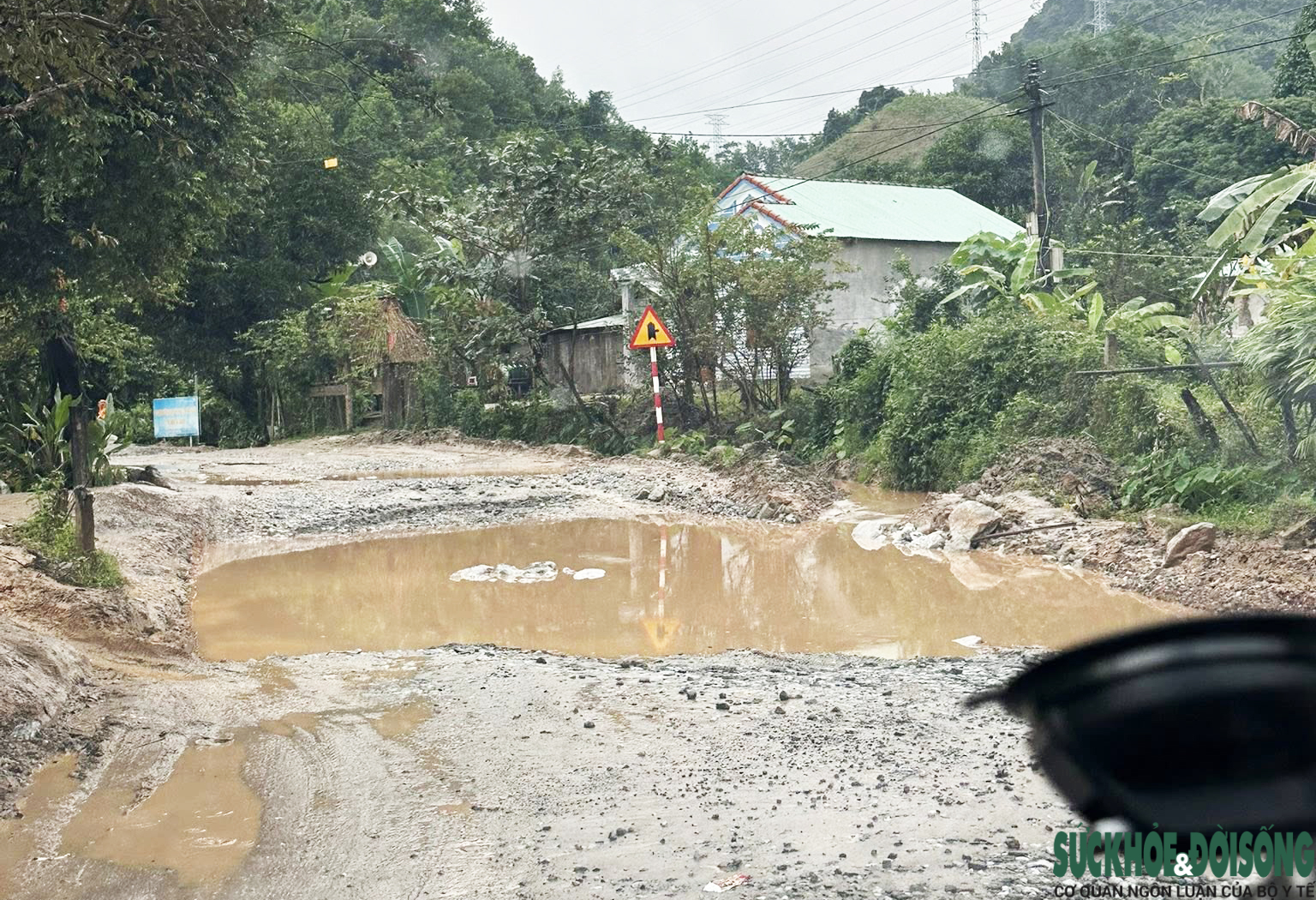 Cận cảnh Quốc lộ 14D 'nát như tương', Đà Nẵng chi hơn 4.500 tỷ đồng nâng cấp, cải tạo- Ảnh 5.