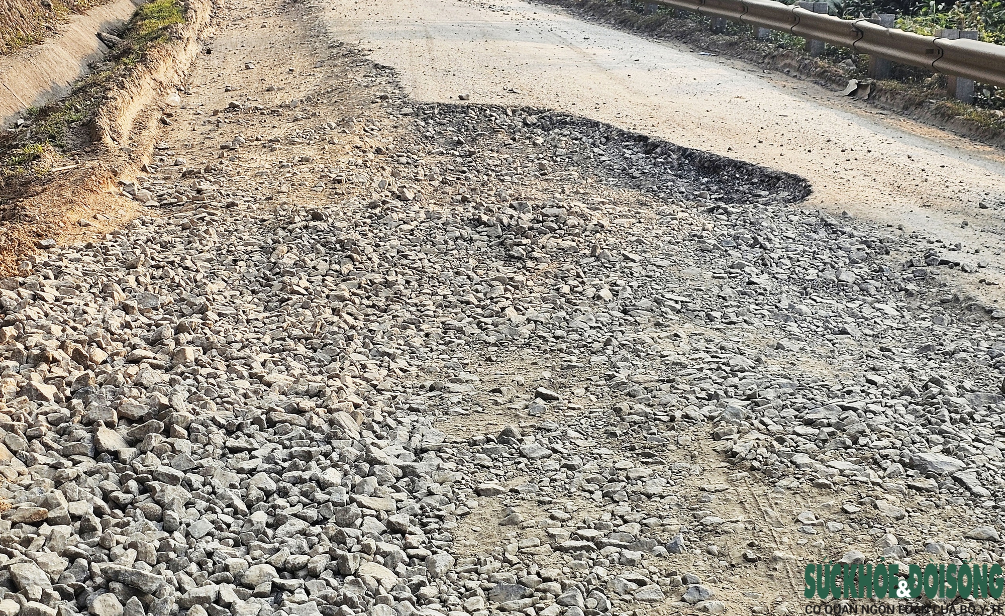 Cận cảnh Quốc lộ 14D 'nát như tương', Đà Nẵng chi hơn 4.500 tỷ đồng nâng cấp, cải tạo- Ảnh 6.