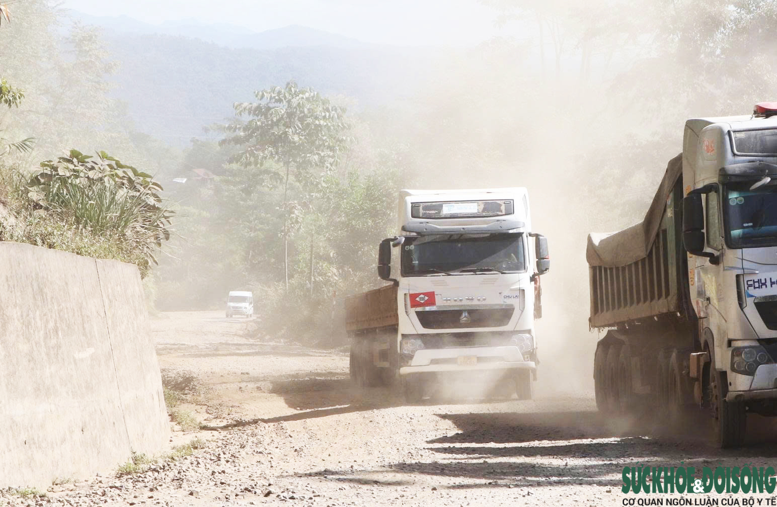 Cận cảnh Quốc lộ 14D 'nát như tương', Đà Nẵng chi hơn 4.500 tỷ đồng nâng cấp, cải tạo- Ảnh 12.