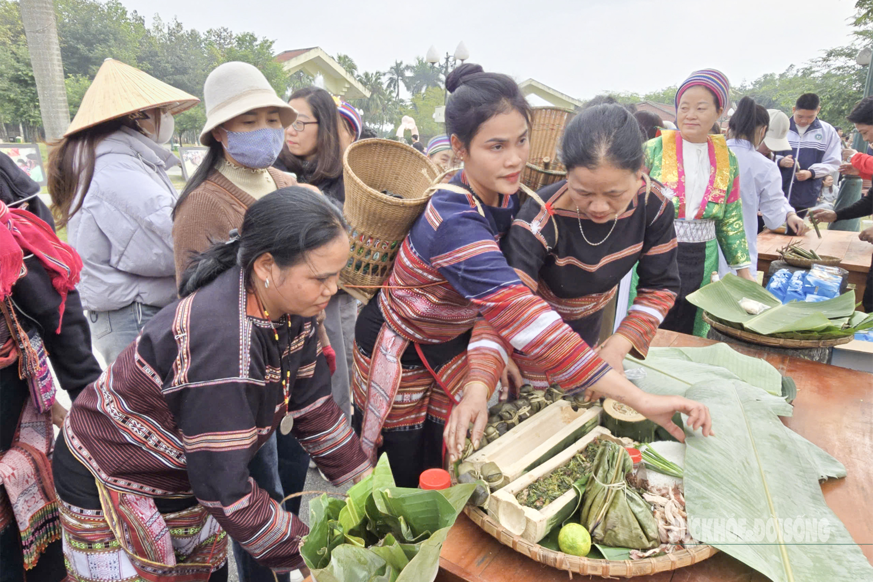 Mâm cỗ cuối năm thắt chặt tình đoàn kết các dân tộc- Ảnh 1.