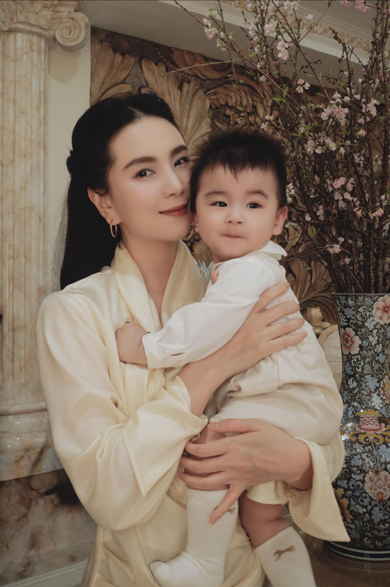 Con trai MC Mai Ngọc gây chú ý trong ngày đặc biệt của mẹ- Ảnh 1.