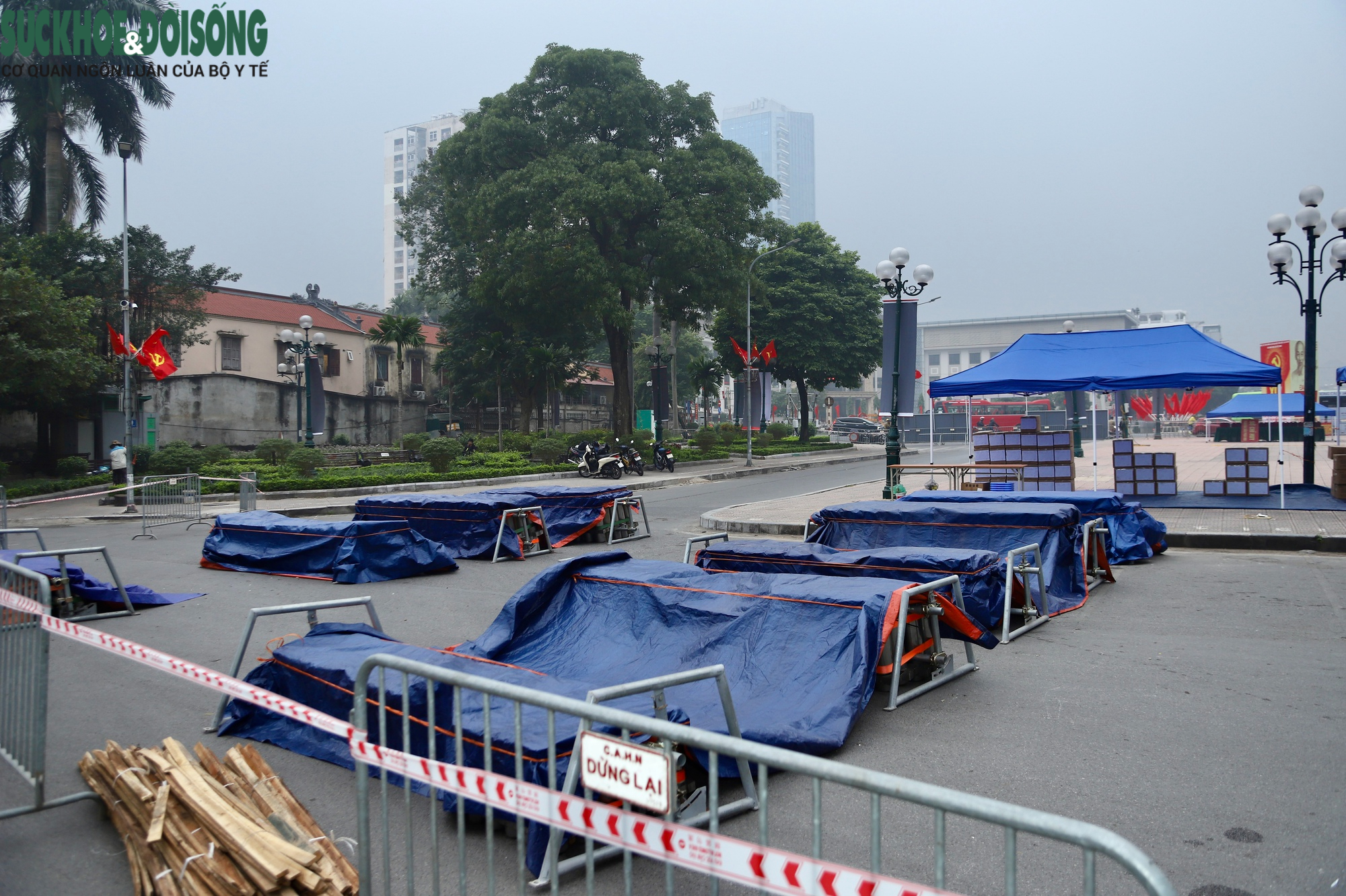 Pháo hoa đã vào ống phóng, sẵn sàng cho thời khắc đếm ngược chào đón năm 2026- Ảnh 3.