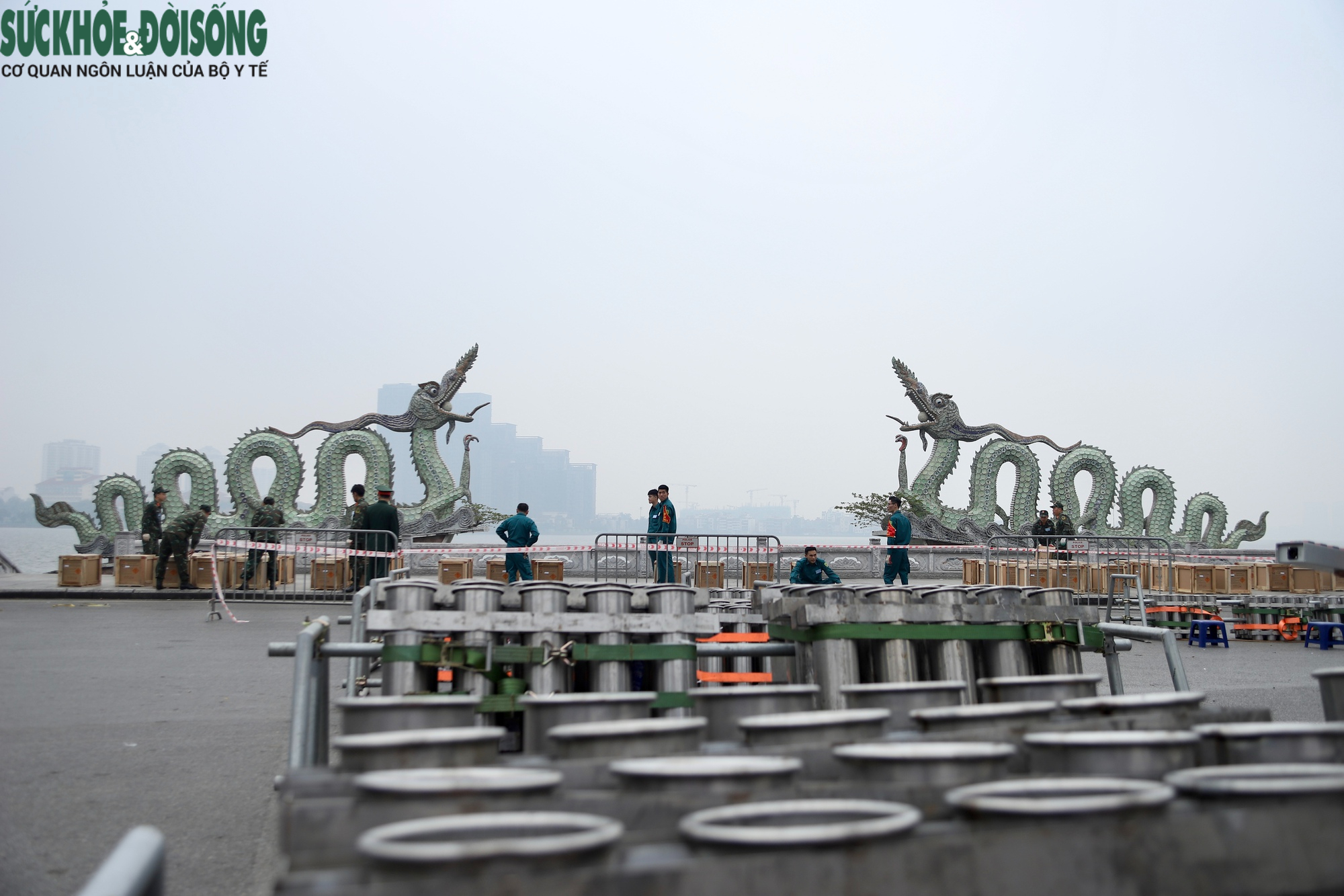 Pháo hoa đã vào ống phóng, sẵn sàng cho thời khắc đếm ngược chào đón năm 2026- Ảnh 5.