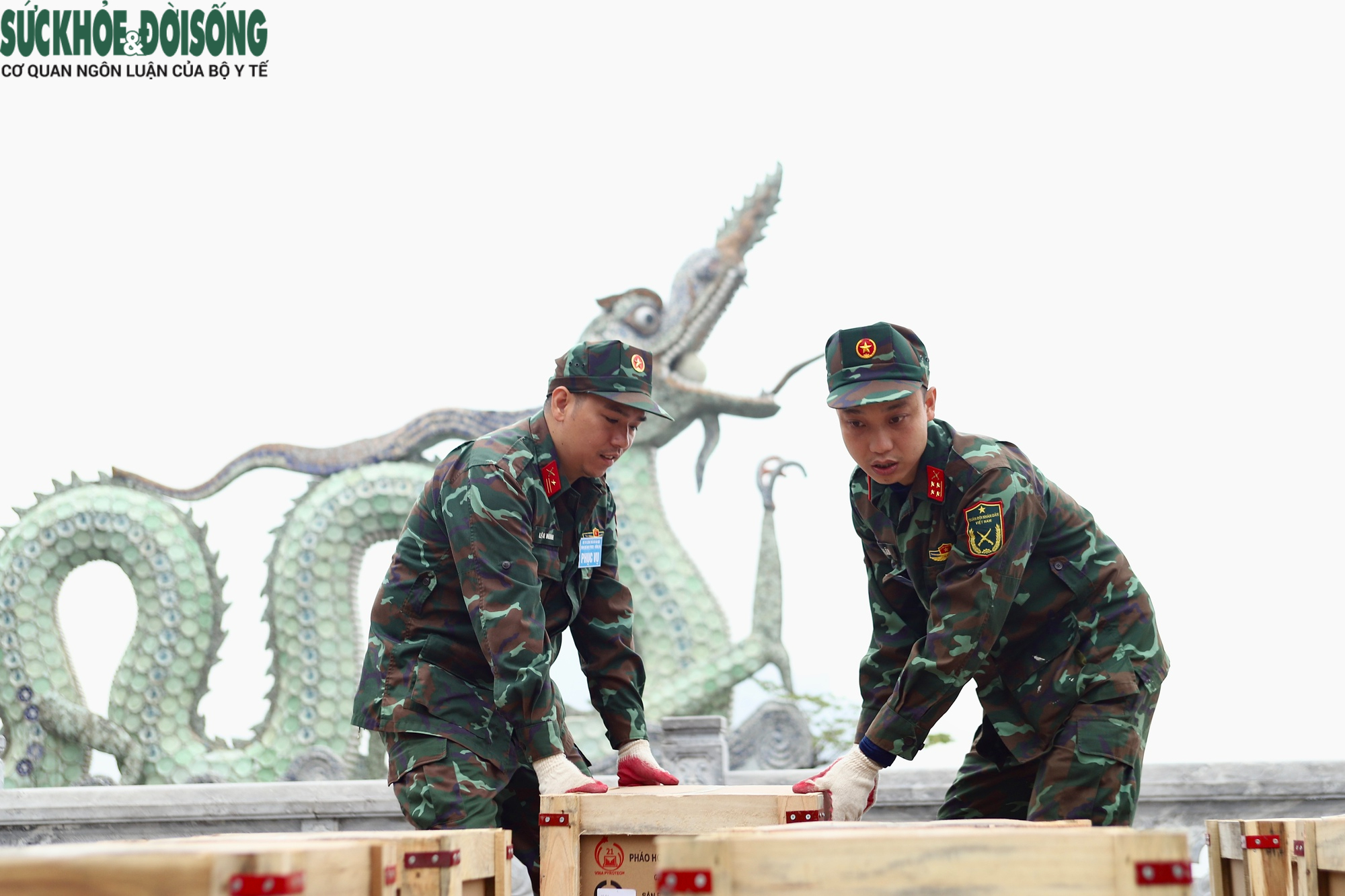 Pháo hoa đã vào ống phóng, sẵn sàng cho thời khắc đếm ngược chào đón năm 2026- Ảnh 7.