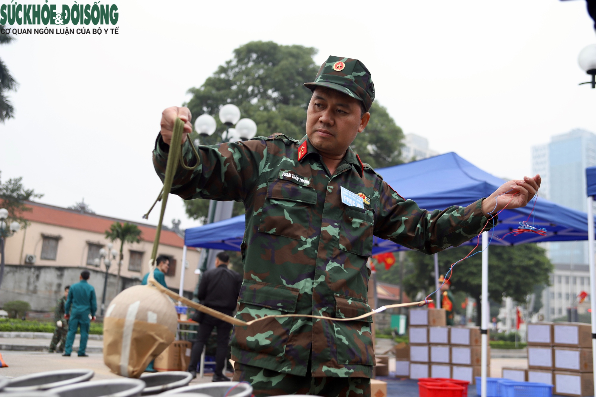 Pháo hoa đã vào ống phóng, sẵn sàng cho thời khắc đếm ngược chào đón năm 2026- Ảnh 10.