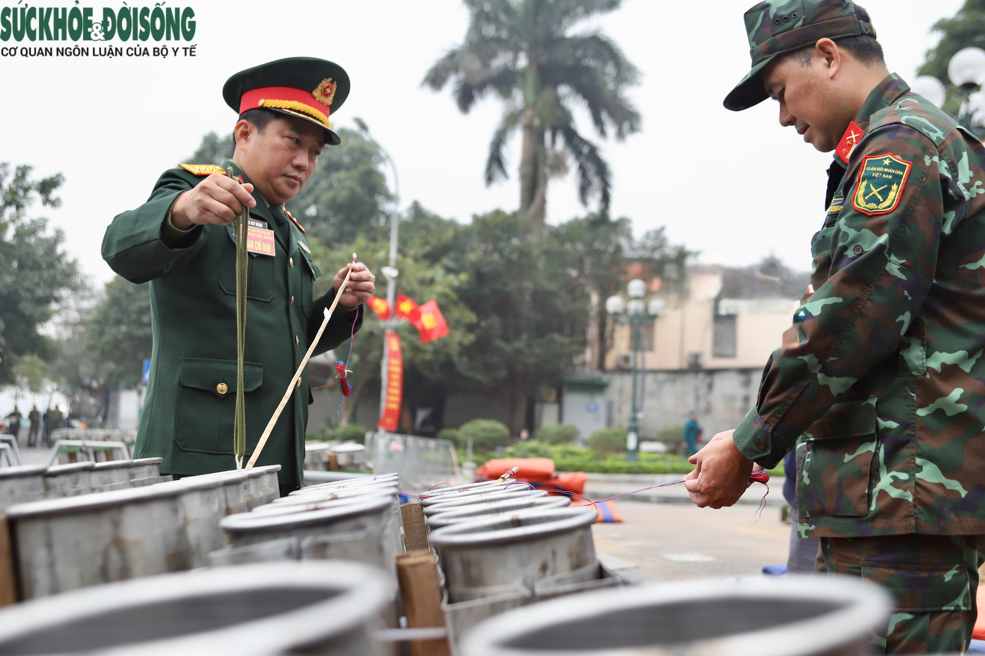 Pháo hoa đã vào ống phóng, sẵn sàng cho thời khắc đếm ngược chào đón năm 2026- Ảnh 11.