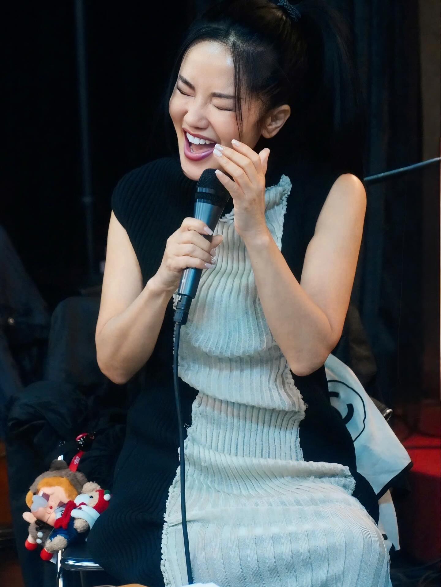 'Bống' Hồng Nhung nhìn lại 'một năm có nhiều điều kỳ lạ, nhiều thử thách'- Ảnh 5. 'Bống' Hồng Nhung nhìn lại 'một năm có nhiều điều kỳ lạ, nhiều thử thách'- Ảnh 5.