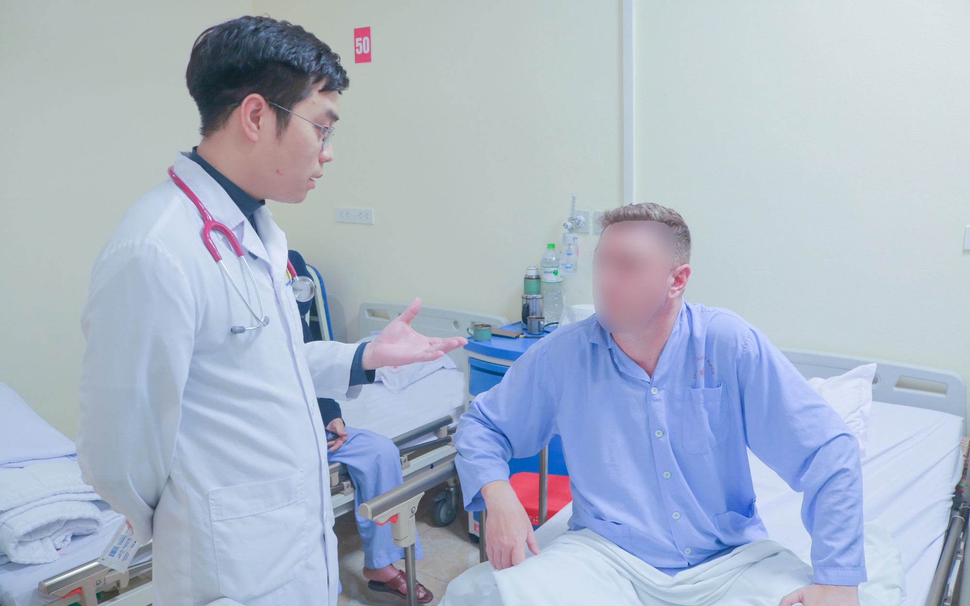 Khó chịu sau trận pickleball và được đưa đi cấp cứu, người đàn ông ngừng tim ngay tại cổng bệnh viện