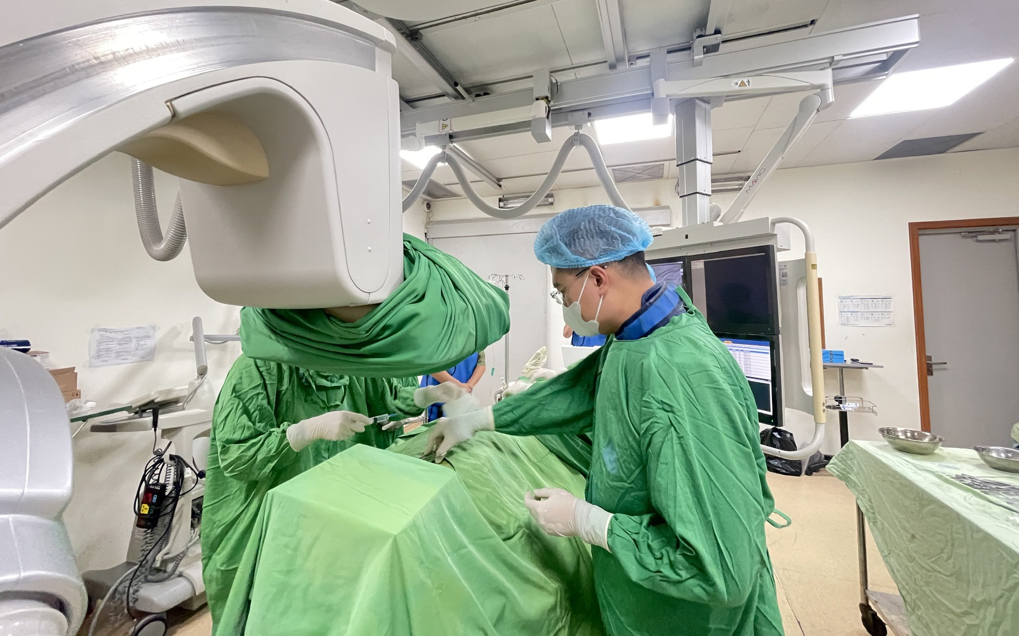 Đại phẫu '6 trong 1' cứu bệnh nhân mắc ung thư buồng trứng giai đoạn muộn- Ảnh 1.