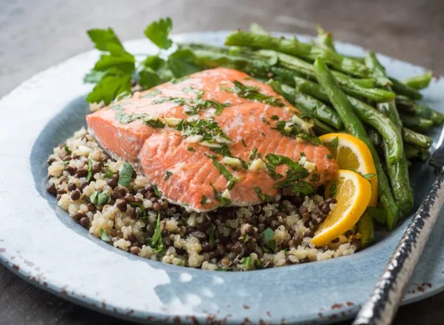 7 loại thực phẩm giảm cân tốt nhất giúp thân hình săn chắc sau 50 tuổi- Ảnh 1. 7 loại thực phẩm giảm cân tốt nhất giúp thân hình săn chắc sau 50 tuổi- Ảnh 1.