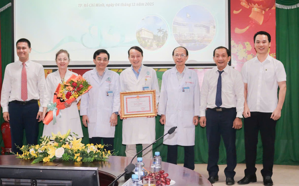 Bí thư Thành ủy TPHCM Trần Lưu Quang gửi thư khen BS Võ Thái Trung và BVĐK Bình Dương