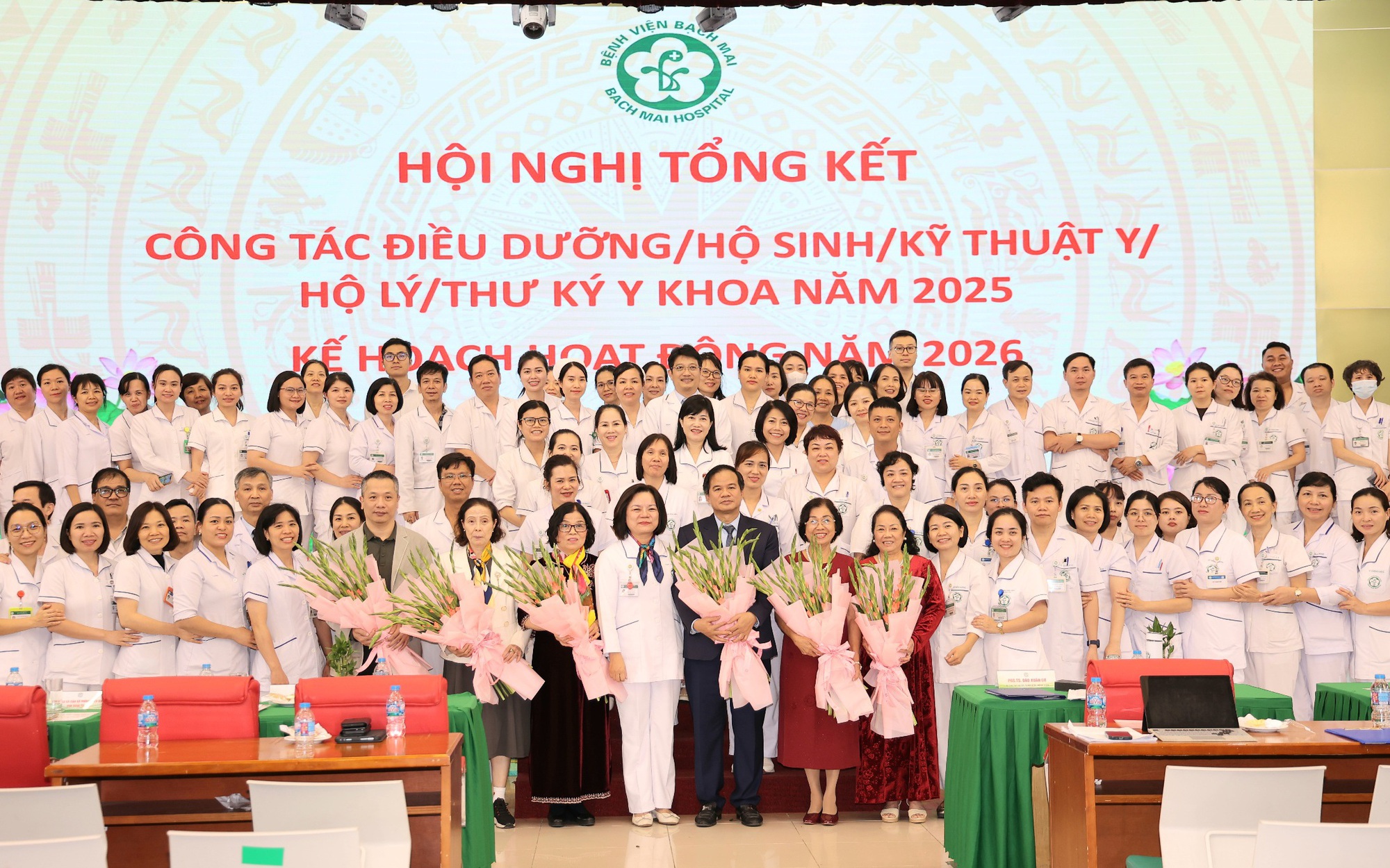 Sự tận tụy và đôi bàn tay của điều dưỡng đã giữ lại cơ hội sống cho người bệnh