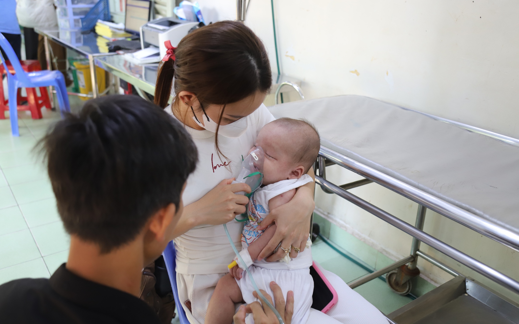 Số ca tay chân miệng tại TPHCM tăng nhanh, nhiều ca dương tính với virus EV71- Ảnh 3. TPHCM ghi nhận nhiều ca tay chân miệng nặng, tác nhân EV71 tái xuất