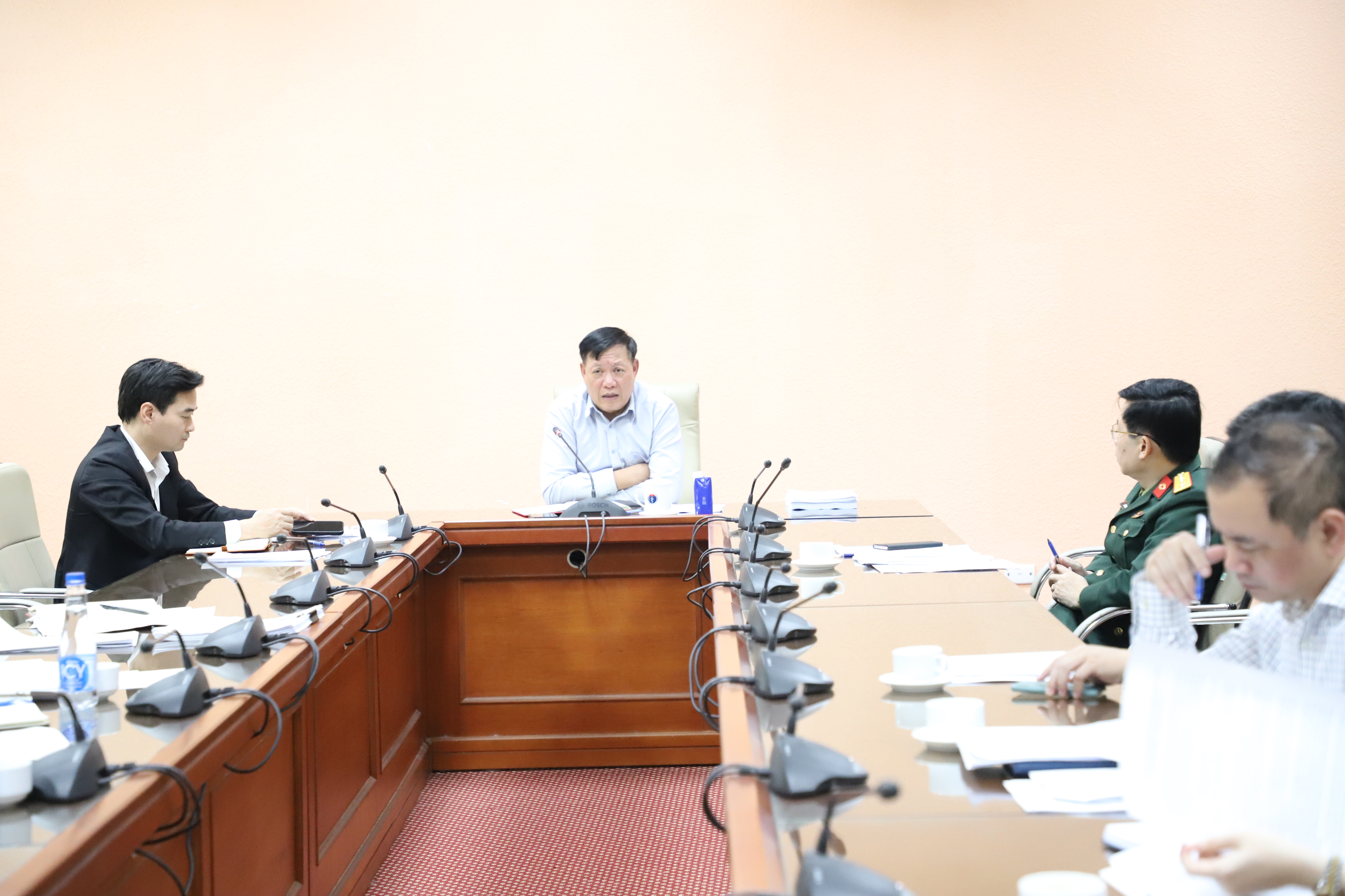 Optimierung der Institutionen zur Steigerung der Effektivität des staatlichen Managements im Bereich der Lebensmittelsicherheit - Foto 2. Hoàn thiện thể chế để tăng cường hiệu lực quản lý nhà nước về an toàn thực phẩm- Ảnh 2.