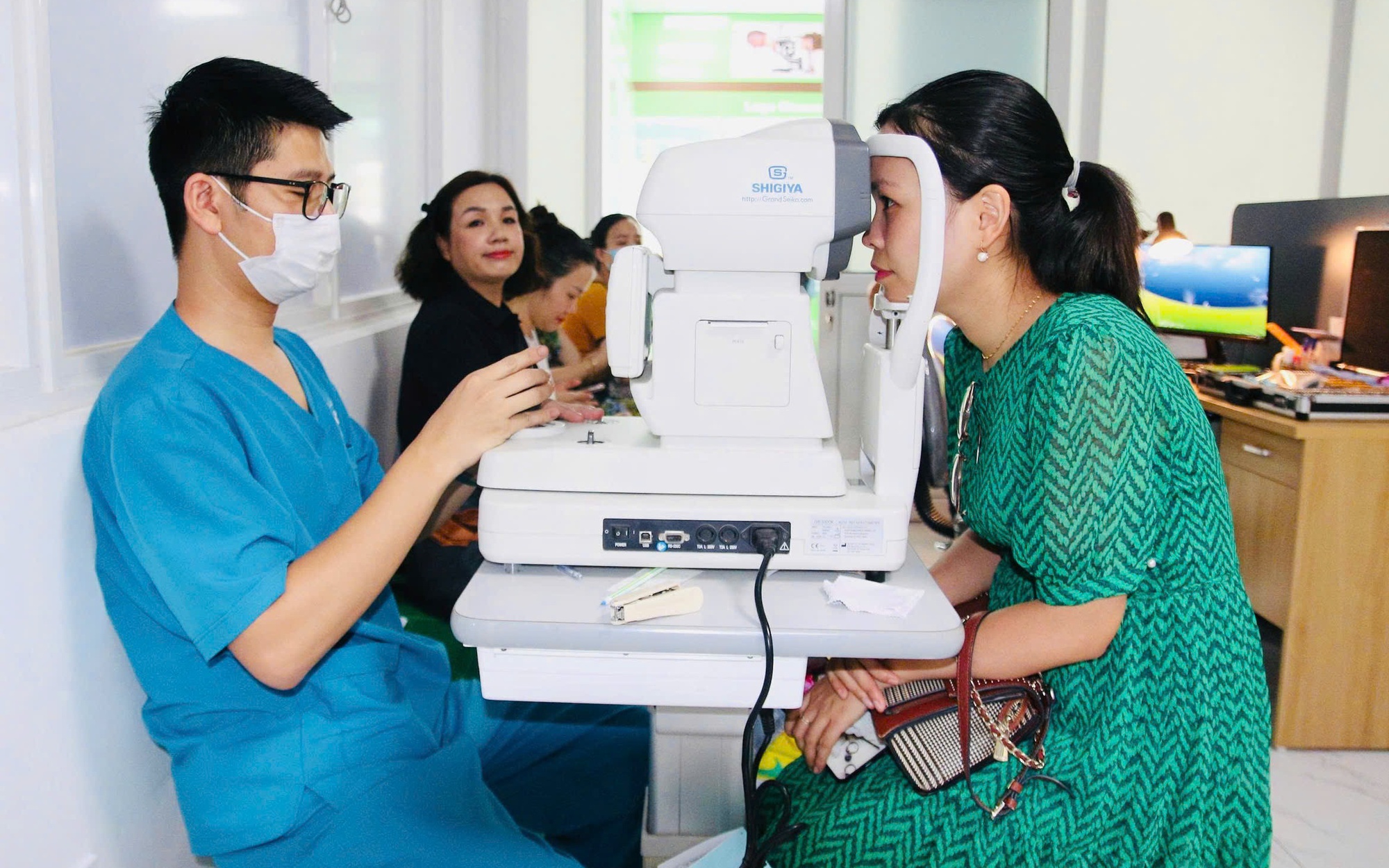 Bệnh viện Mắt Hải Phòng triển khai phẫu thuật khúc xạ với công nghệ cao- Ảnh 5. Bệnh viện Mắt Hải Phòng triển khai phẫu thuật khúc xạ với công nghệ cao- Ảnh 5.