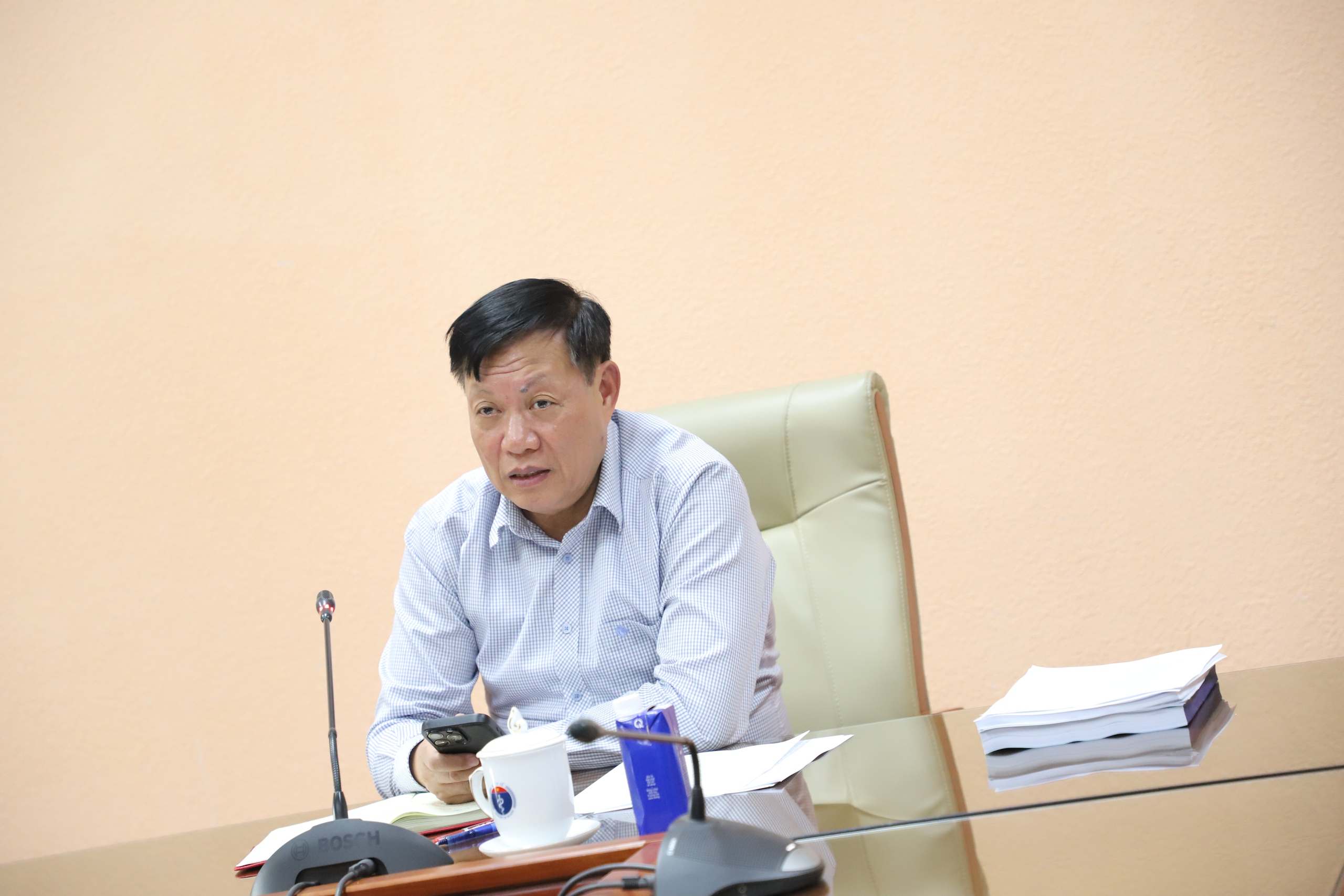 Optimierung der Institutionen zur Steigerung der Effektivität des staatlichen Managements im Bereich der Lebensmittelsicherheit - Foto 1. Hoàn thiện thể chế để tăng cường hiệu lực quản lý nhà nước về an toàn thực phẩm- Ảnh 1.