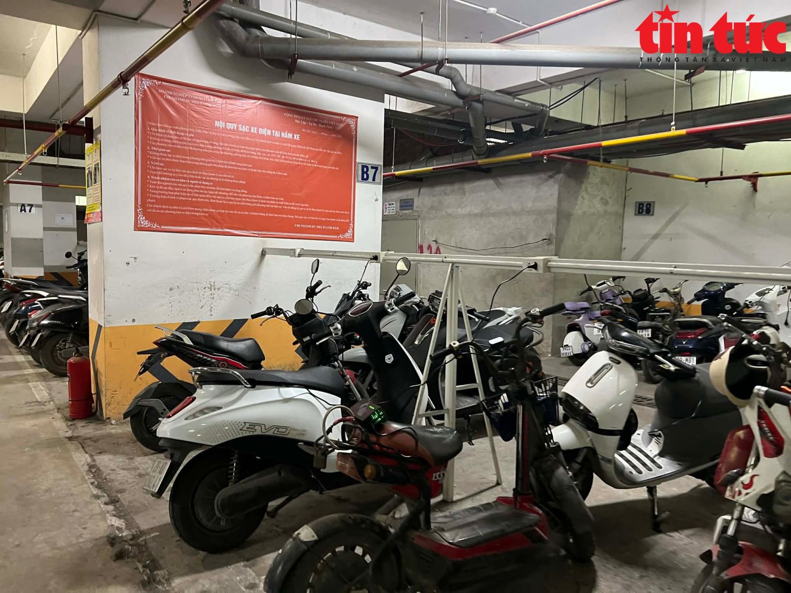 Thêm chung cư ở Hà Nội tạm dừng trông giữ xe điện mới- Ảnh 1.