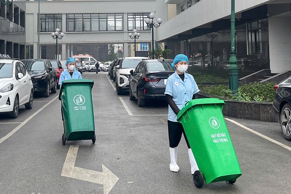 وبائی امراض کو فعال طور پر روکیں، سبز - صاف - محفوظ اسپتال کے ماحول کو برقرار رکھیں - تصویر 5۔ Chủ động phòng chống dịch, giữ vững môi trường Bệnh viện Xanh – Sạch – An toàn- Ảnh 5.