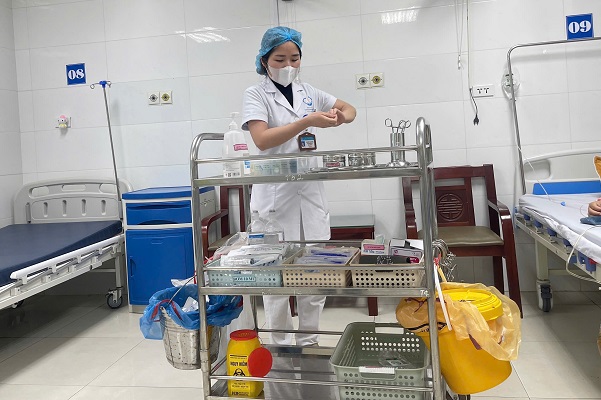 وبائی امراض کو فعال طور پر روکیں، سبز - صاف - محفوظ اسپتال کے ماحول کو برقرار رکھیں - تصویر 4۔ Chủ động phòng chống dịch, giữ vững môi trường Bệnh viện Xanh – Sạch – An toàn- Ảnh 4.