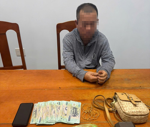 Nhân viên quán cơm 'cuỗm' túi xách đựng hơn 45 triệu và 6 chỉ vàng 18k khách để quên- Ảnh 1.