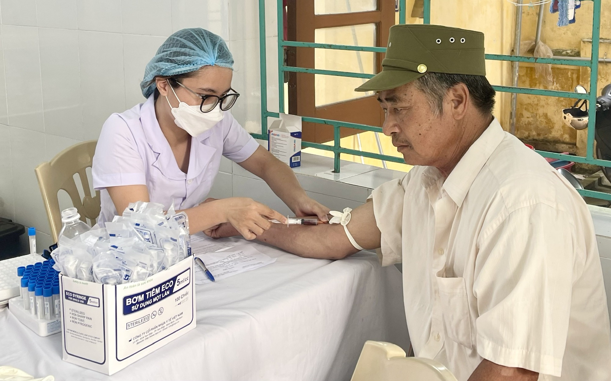 Đau bụng kéo dài, người đàn ông bất ngờ phát hiện thủng túi thừa ruột non- Ảnh 2.