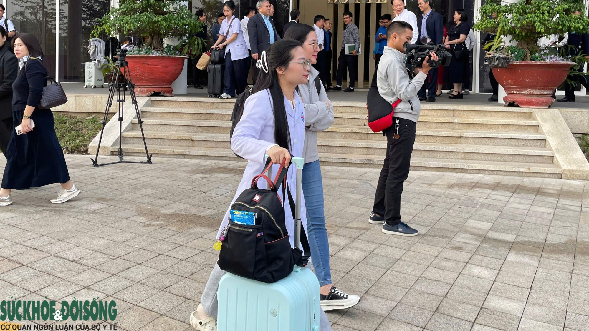 Bild av Hai Phongs sjukvårdsstyrka på väg för att stödja Dak Lak i att övervinna konsekvenserna av översvämningarna - Foto 2. Hình ảnh lực lượng y tế Hải Phòng lên đường hỗ trợ Đắk Lắk khắc phục hậu quả mưa lũ- Ảnh 2.