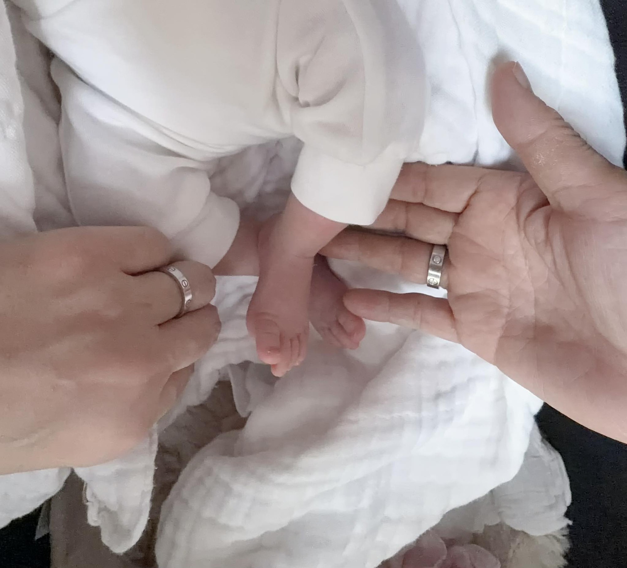 Nam NSƯT cải lương nức tiếng Sài Gòn ở tuổi U60 thức đêm cùng vợ chăm con mọn- Ảnh 2.