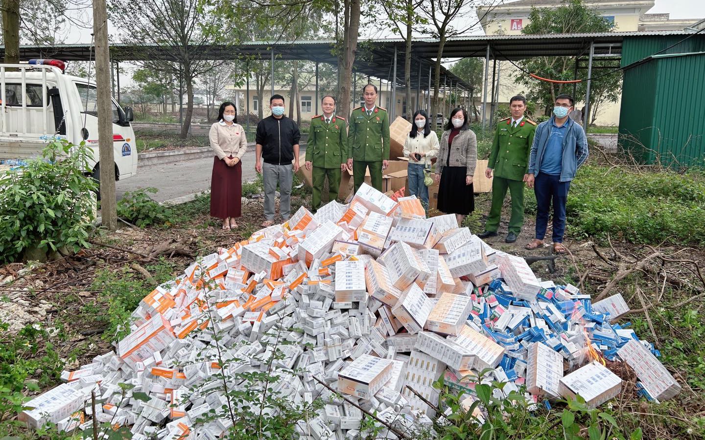 Tiêu hủy lượng lớn thuốc chữa bệnh không rõ xuất xứ