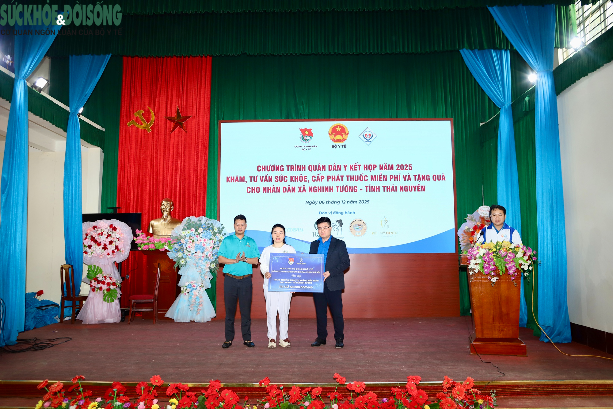 Khám bệnh miễn phí và trao quà cho hàng trăm người dân xã Nghinh Tường, Thái Nguyên sau lũ- Ảnh 4.