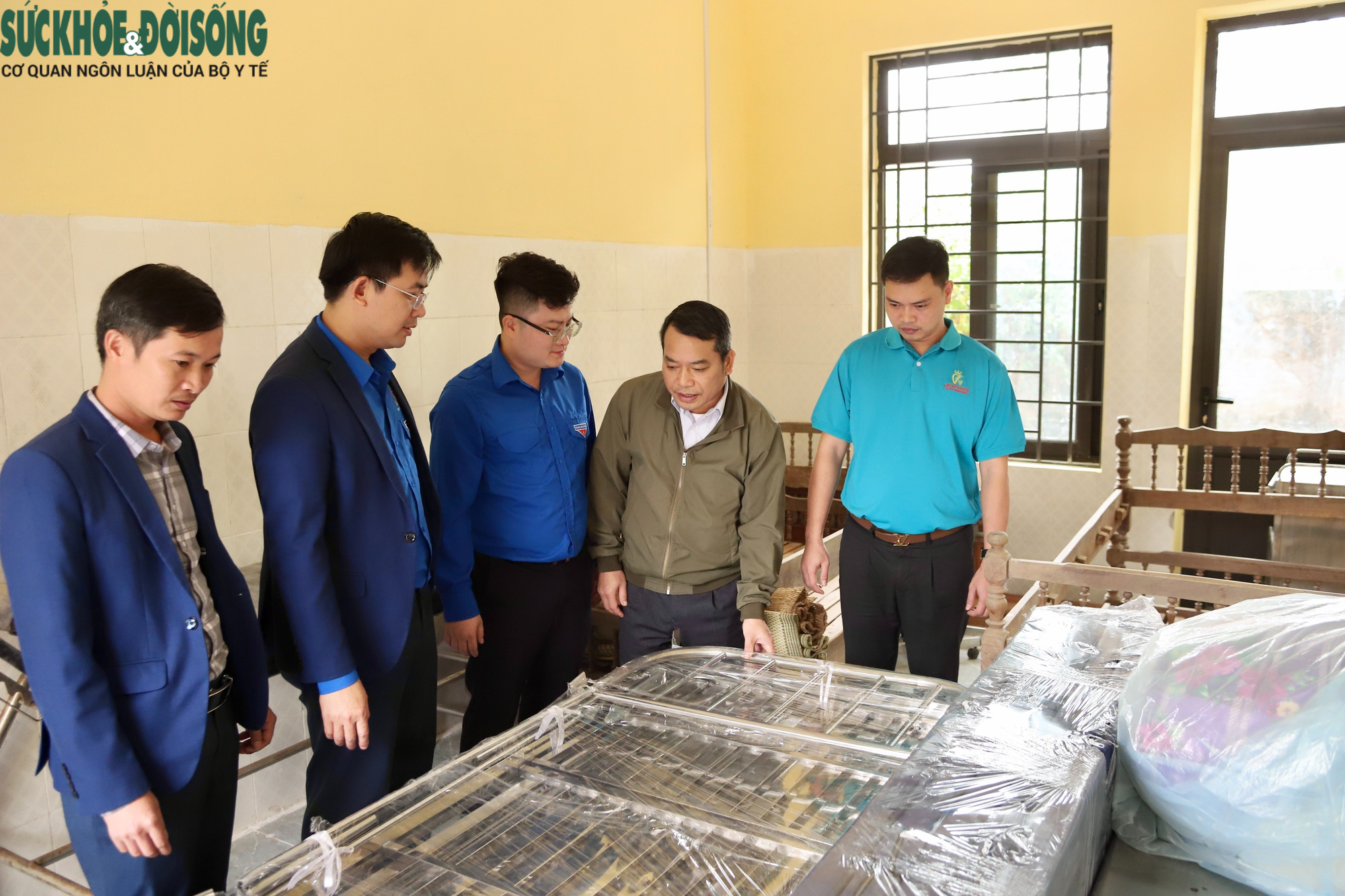 Khám bệnh miễn phí và trao quà cho hàng trăm người dân xã Nghinh Tường, Thái Nguyên sau lũ- Ảnh 13.