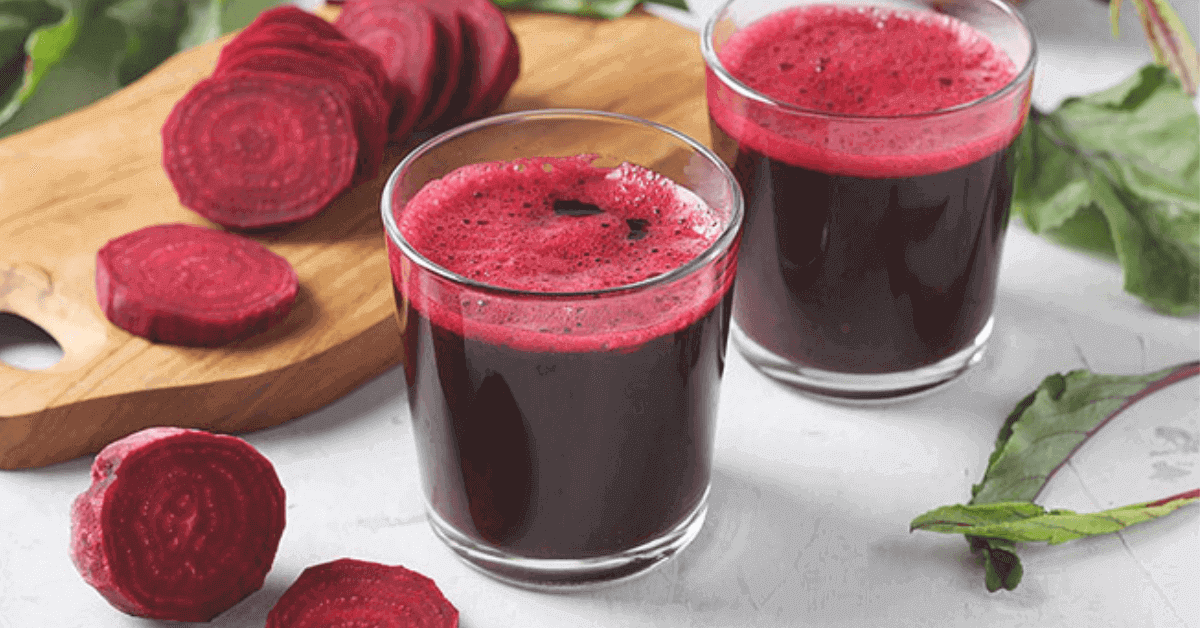 7 bebidas vermelhas que ajudam a reduzir o colesterol LDL naturalmente e a melhorar a saúde do coração - Foto 1. 7 loại đồ uống màu đỏ giúp giảm cholesterol LDL tự nhiên và tăng cường sức khỏe tim mạch- Ảnh 1.