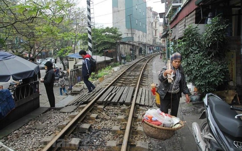 Tuyến đường sắt Bắc - Nam bị tuyên bố 'tình huống khẩn cấp'- Ảnh 1.