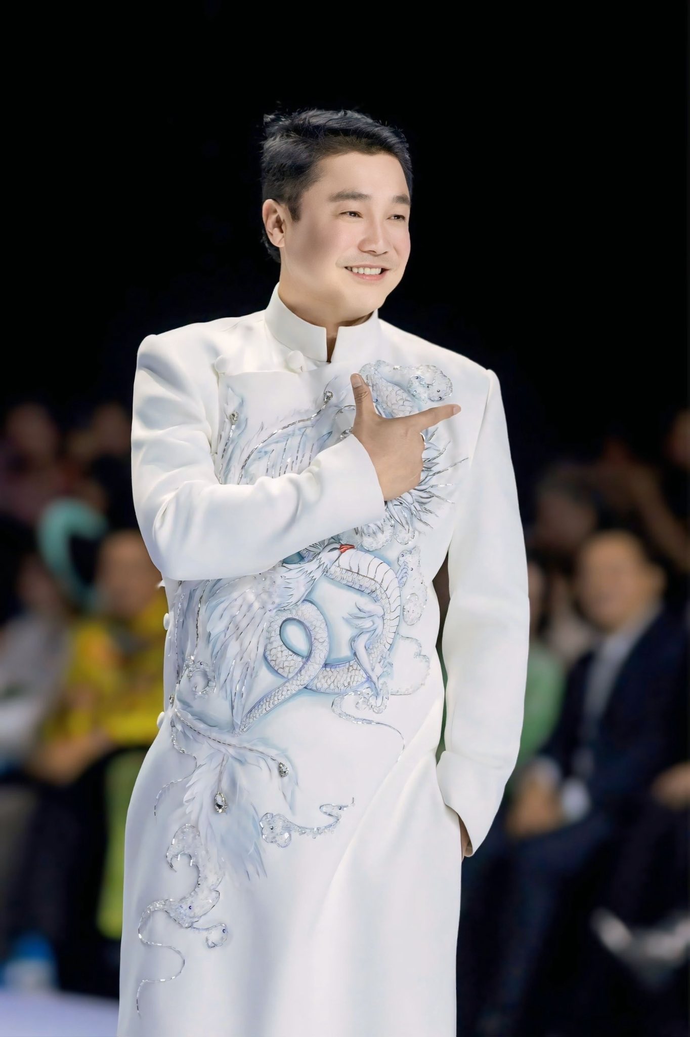 Tài tử Lý Hùng U60 vẫn độc thân, tiết lộ cát-xê 'khủng' thời đỉnh cao, bất ngờ tái xuất điện ảnh- Ảnh 10. Tài tử Lý Hùng U60 vẫn độc thân, tiết lộ cát-xê 'khủng' thời đỉnh cao, bất ngờ tái xuất điện ảnh- Ảnh 10.