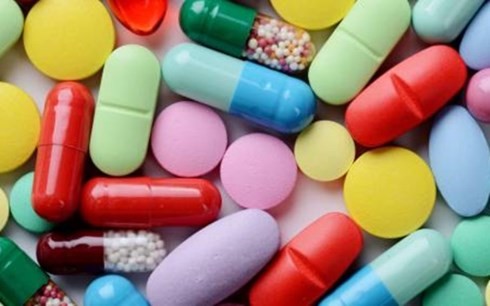 Министерство здравоохранения выдало и продлило регистрацию почти 600 лекарственных препаратов, в том числе десятки биоэквивалентных препаратов - Фото 1. Bộ Y tế cấp mới, gia hạn gần 600 thuốc, trong đó có hàng chục thuốc tương đương sinh học- Ảnh 1.