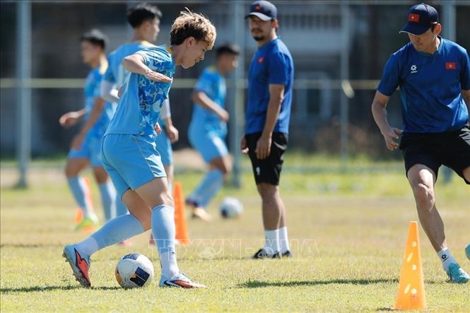 SEA Games 33: U22 Việt Nam tập luyện, chuẩn bị cho trận đấu quan trọng gặp U22 Malaysia- Ảnh 6. SEA Games 33: U22 Việt Nam tập luyện, chuẩn bị cho trận đấu quan trọng gặp U22 Malaysia- Ảnh 6.