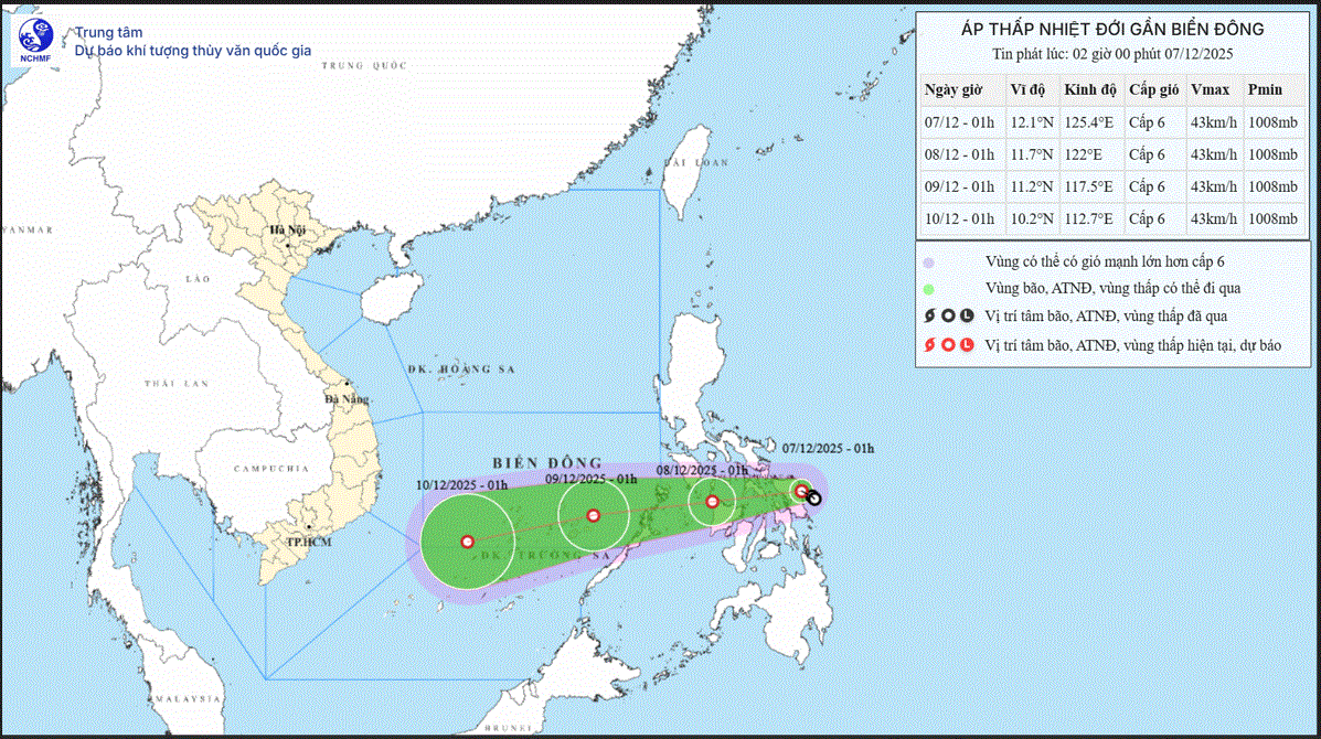 Áp thấp nhiệt đới tiến gần Biển Đông, gió mạnh và sóng lớn trên biển- Ảnh 1.