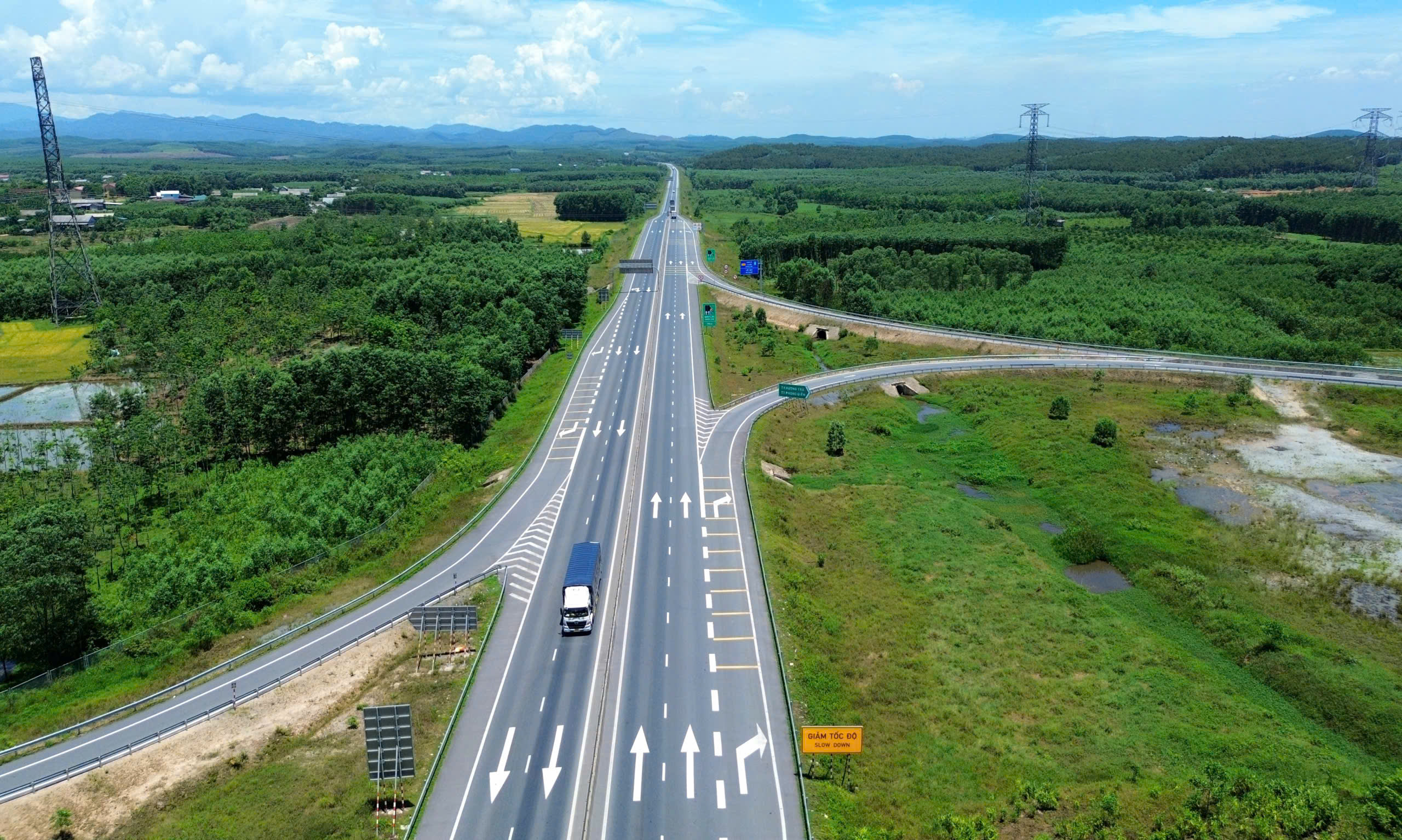 Toàn cảnh cao tốc Cam Lộ - La Sơn trước thời điểm thi công mở rộng- Ảnh 2. Toàn cảnh cao tốc Cam Lộ - La Sơn trước thời điểm thi công mở rộng- Ảnh 2.