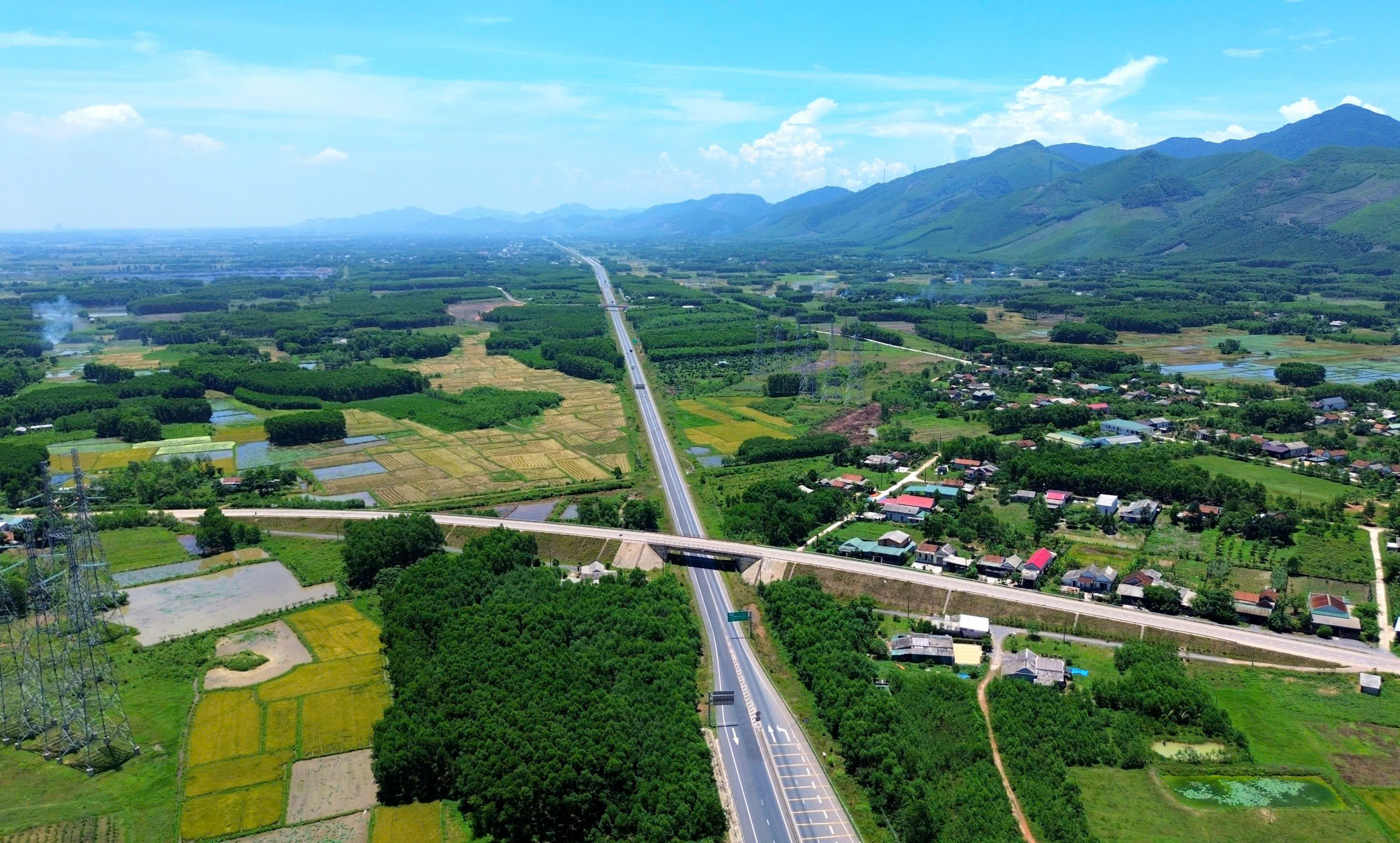 Toàn cảnh cao tốc Cam Lộ - La Sơn trước thời điểm thi công mở rộng- Ảnh 4. Toàn cảnh cao tốc Cam Lộ - La Sơn trước thời điểm thi công mở rộng- Ảnh 4.