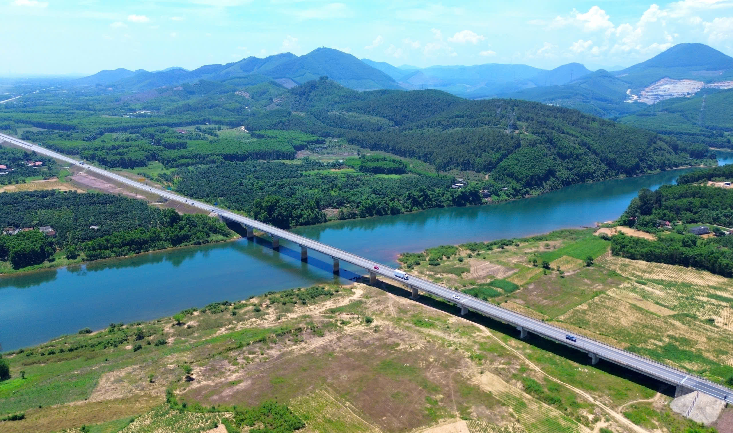 Toàn cảnh cao tốc Cam Lộ - La Sơn trước thời điểm thi công mở rộng- Ảnh 6. Toàn cảnh cao tốc Cam Lộ - La Sơn trước thời điểm thi công mở rộng- Ảnh 6.